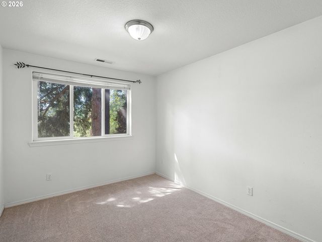 13422 Se HAROLD St 11, Portland, OR 97236