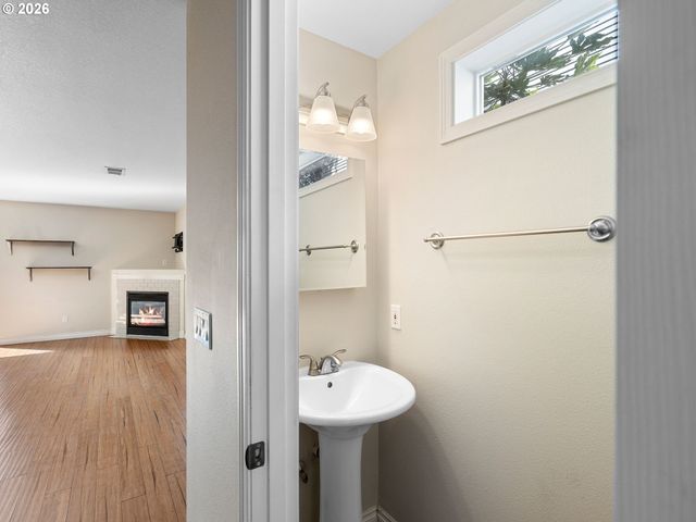 13422 Se HAROLD St 11, Portland, OR 97236