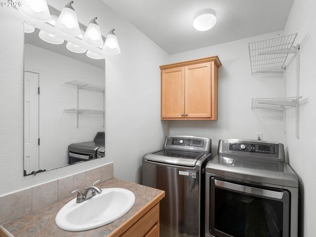 13422 Se HAROLD St 11, Portland, OR 97236