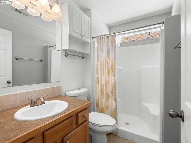 13422 Se HAROLD St 11, Portland, OR 97236