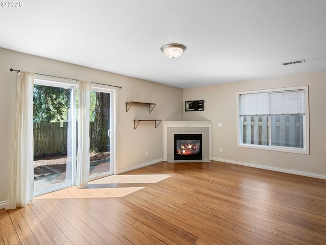 13422 Se HAROLD St 11, Portland, OR 97236