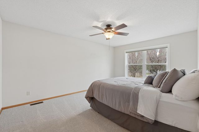 3660 Gershwin Circle N, Oakdale, MN 55128