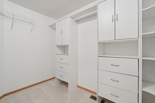 3660 Gershwin Circle N, Oakdale, MN 55128