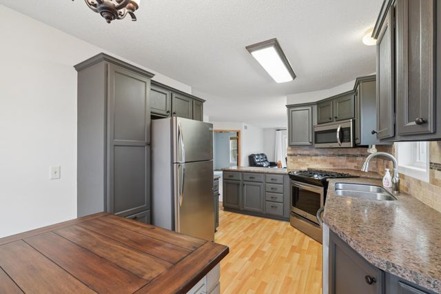 3660 Gershwin Circle N, Oakdale, MN 55128