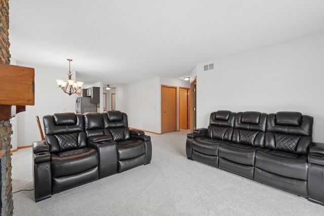 3660 Gershwin Circle N, Oakdale, MN 55128