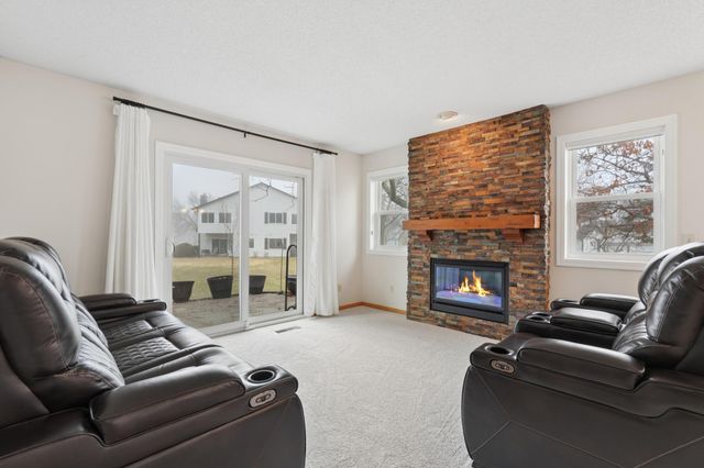 3660 Gershwin Circle N, Oakdale, MN 55128