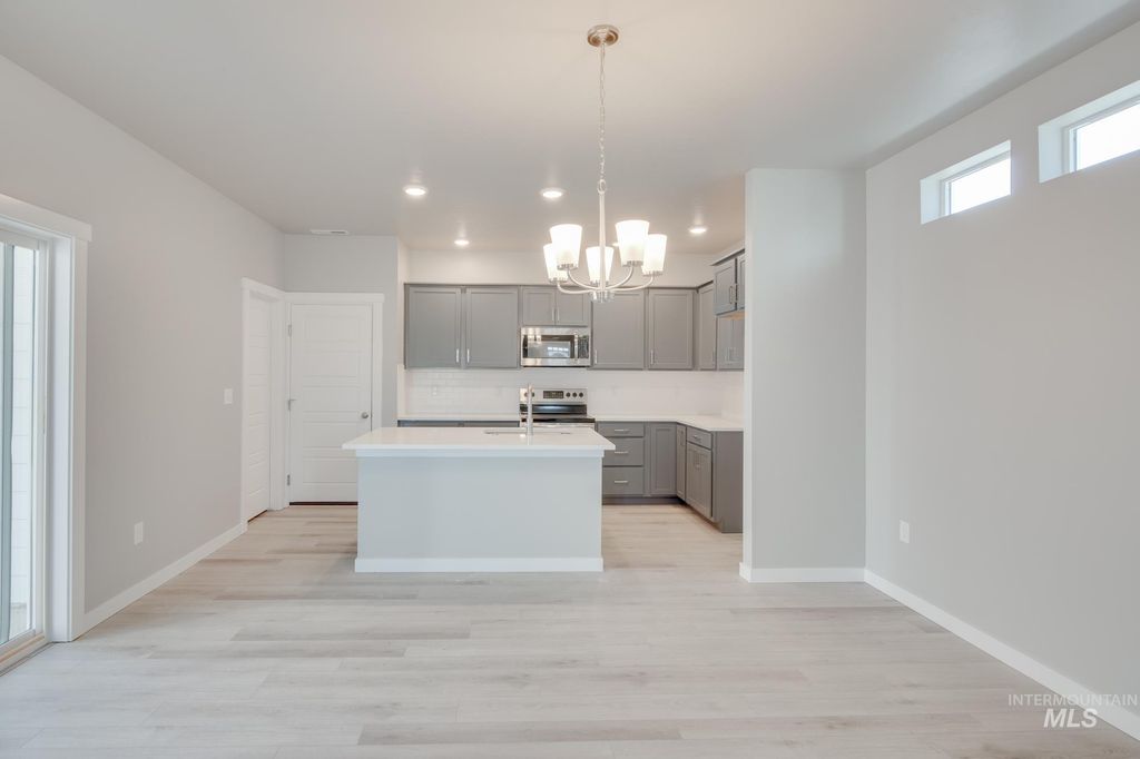 5900 S Baneberry Ave, Meridian, ID 83642 photo 3
