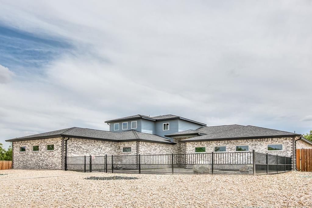 Image 2 of property listing at 1509 Whitney St, San Angelo, TX 76904