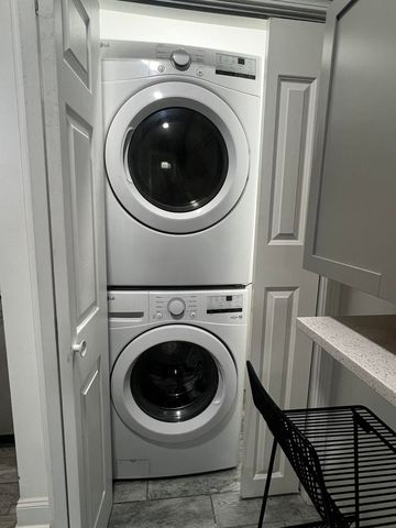 5461 W Haddon Avenue 2, Chicago, IL 60651