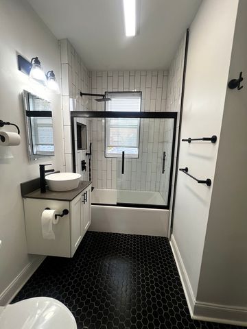 5461 W Haddon Avenue 2, Chicago, IL 60651