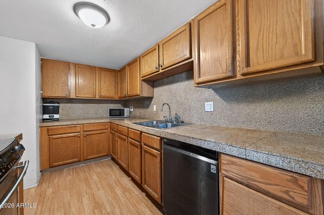 8243 N 34TH Drive, Phoenix, AZ 85051