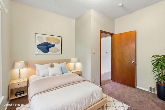 2202 S Union Street, Des Moines, IA 50315