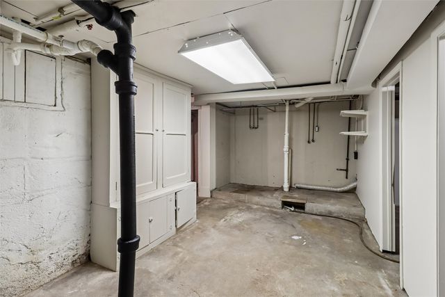 2202 S Union Street, Des Moines, IA 50315