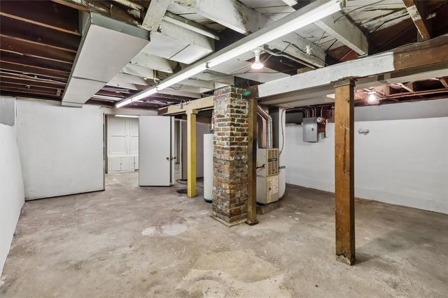 2202 S Union Street, Des Moines, IA 50315