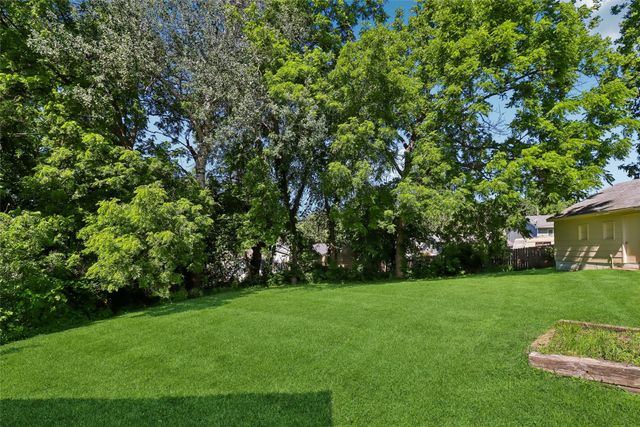 2202 S Union Street, Des Moines, IA 50315
