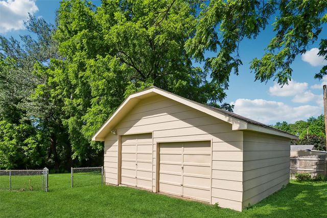 2202 S Union Street, Des Moines, IA 50315