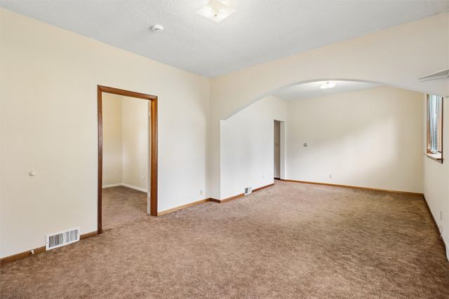 2202 S Union Street, Des Moines, IA 50315