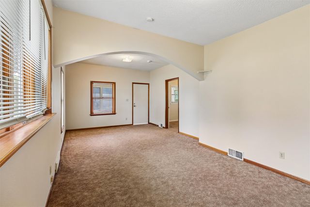 2202 S Union Street, Des Moines, IA 50315