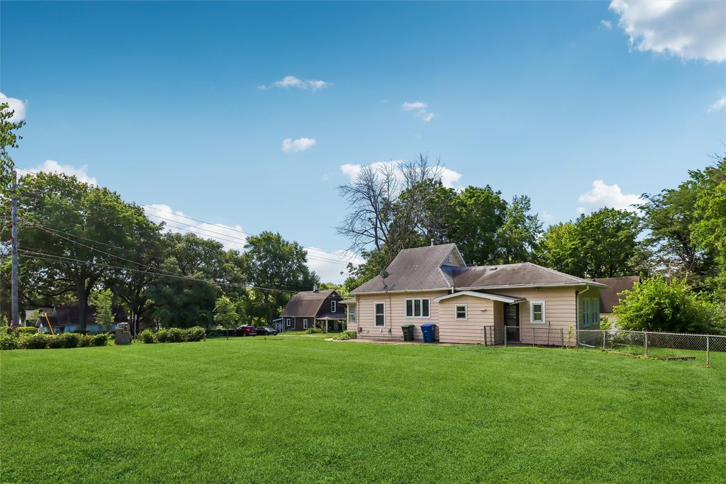 2202 S Union Street, Des Moines, IA 50315