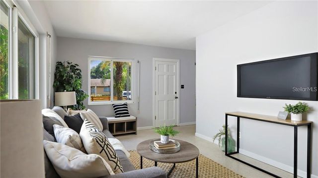 325 42ND AVENUE N, St Petersburg, FL 33703