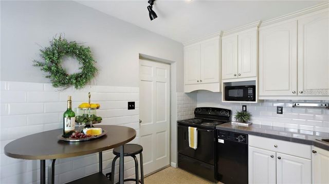 325 42ND AVENUE N, St Petersburg, FL 33703