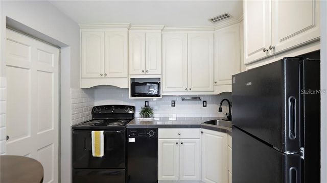 325 42ND AVENUE N, St Petersburg, FL 33703