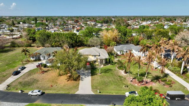 461 SE Pine Road, Port St. Lucie, Port St Lucie, FL 34984