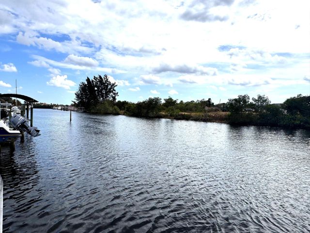 461 SE Pine Road, Port St. Lucie, Port St Lucie, FL 34984