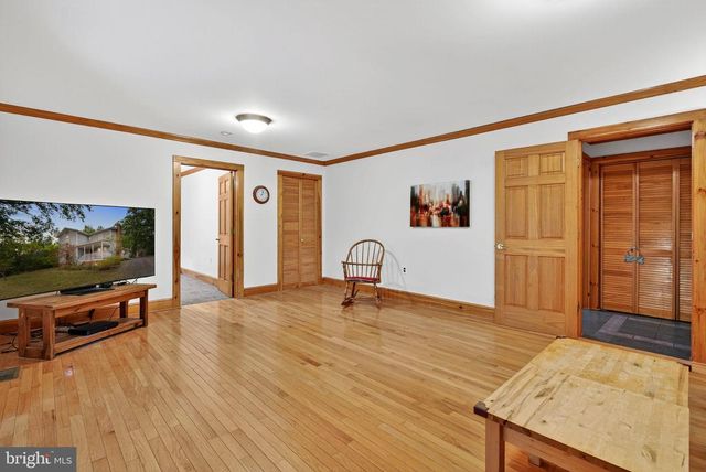 530 VAUCLUSE RD, Stephens City, VA 22655