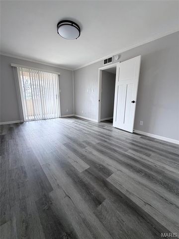 10005 Sakura Drive D, St Louis, MO 63128