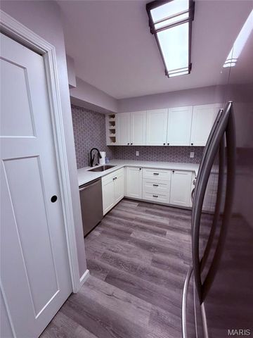 10005 Sakura Drive D, St Louis, MO 63128