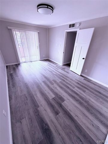 10005 Sakura Drive D, St Louis, MO 63128