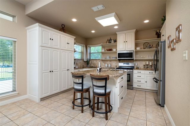 131 Lakeview Drive, Runaway Bay, TX 76426