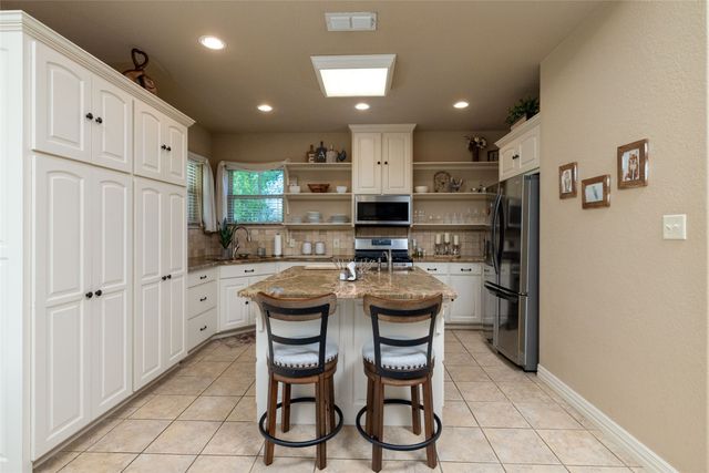 131 Lakeview Drive, Runaway Bay, TX 76426