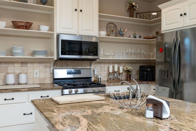 131 Lakeview Drive, Runaway Bay, TX 76426