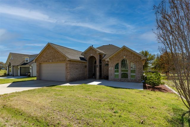 131 Lakeview Drive, Runaway Bay, TX 76426