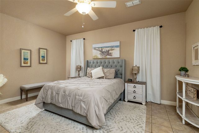 131 Lakeview Drive, Runaway Bay, TX 76426