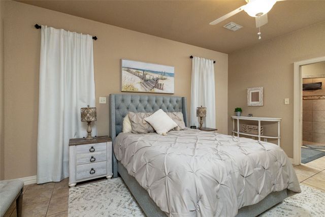 131 Lakeview Drive, Runaway Bay, TX 76426