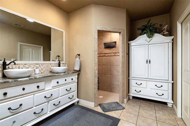 131 Lakeview Drive, Runaway Bay, TX 76426