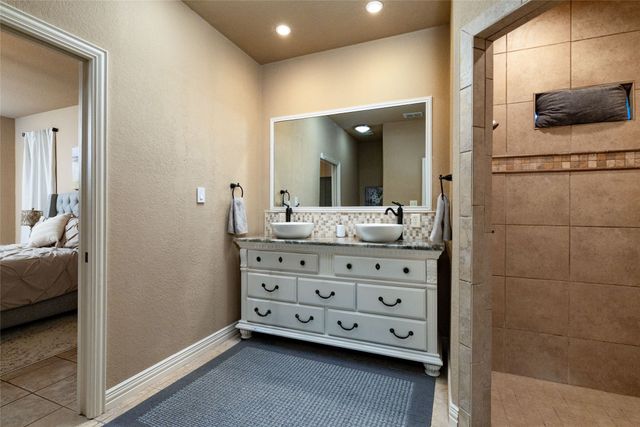 131 Lakeview Drive, Runaway Bay, TX 76426