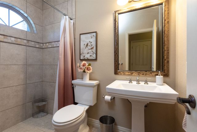 131 Lakeview Drive, Runaway Bay, TX 76426