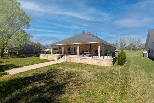131 Lakeview Drive, Runaway Bay, TX 76426