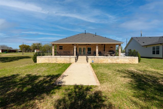 131 Lakeview Drive, Runaway Bay, TX 76426