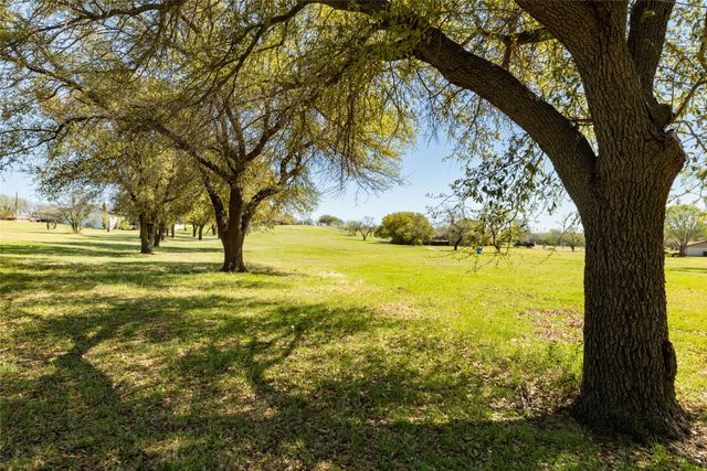131 Lakeview Drive, Runaway Bay, TX 76426