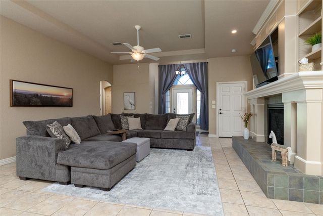131 Lakeview Drive, Runaway Bay, TX 76426