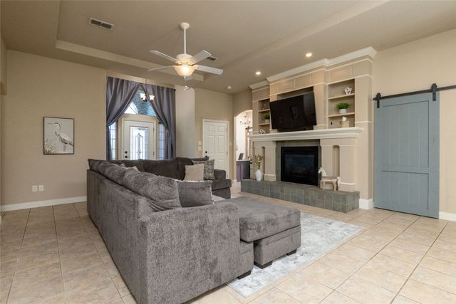 131 Lakeview Drive, Runaway Bay, TX 76426