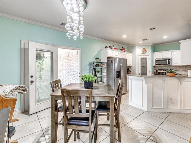3812 New London Avenue, Moore, OK 73160