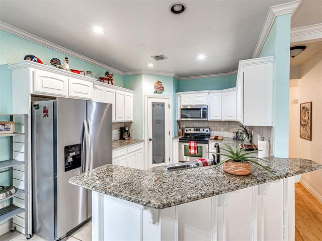 3812 New London Avenue, Moore, OK 73160