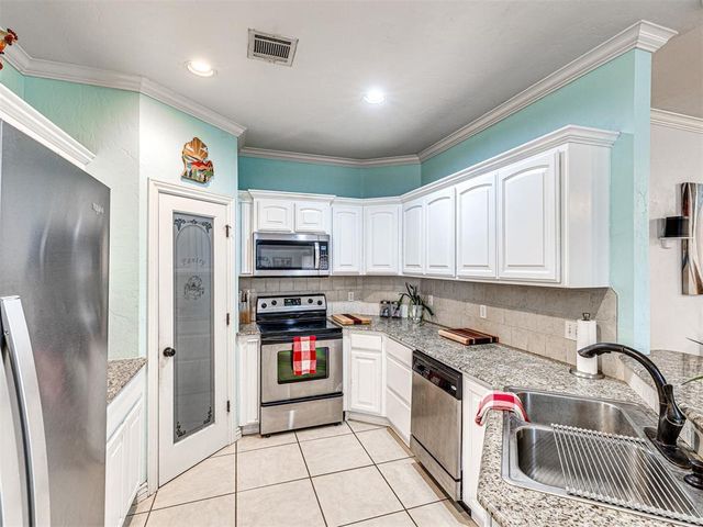 3812 New London Avenue, Moore, OK 73160