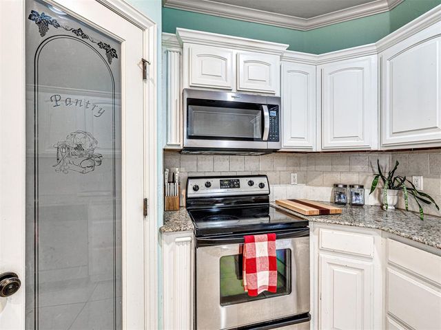 3812 New London Avenue, Moore, OK 73160